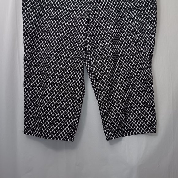 WORTHINGTON WOMAN MODERN FIT COTTON BLEND CAPRI PANTS - Picture 13 of 15